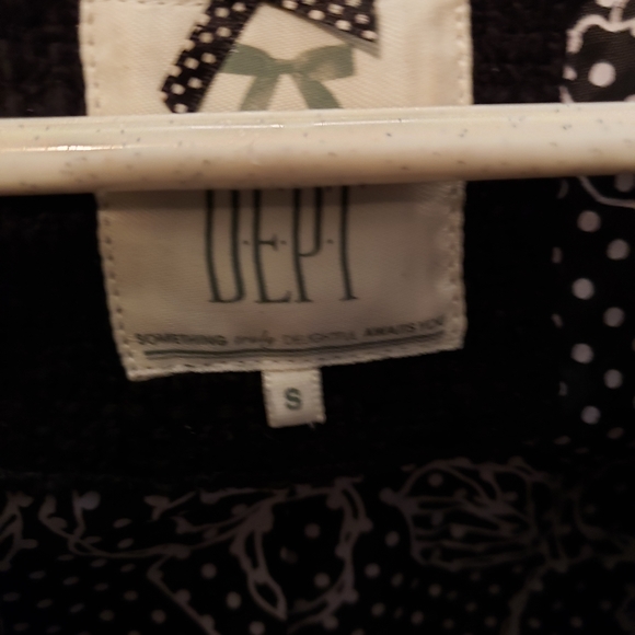 Chanel Style Boucle crop jacket with silver chain detail - Picture 4 of 9